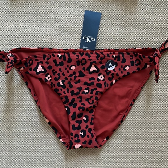 New red bikini - Picture 3 of 3